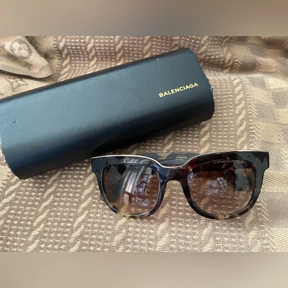 Balenciaga Tortoise Shell Sunglasses - authentic Balenciaga Brown Tortoise Shell Acetate Oversized Round  main image 3